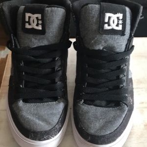 DG women’s show. Like new